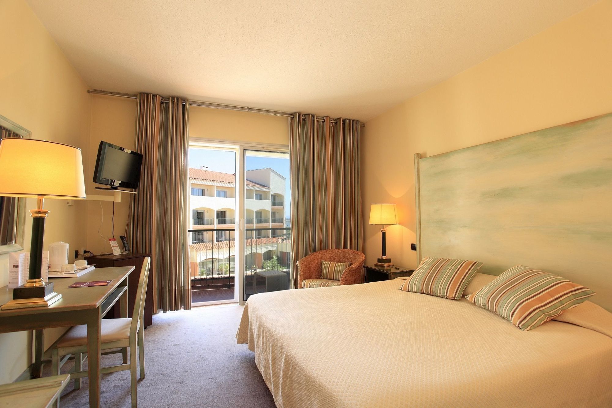 Holiday Inn Perpignan, An Ihg Hotel Εξωτερικό φωτογραφία